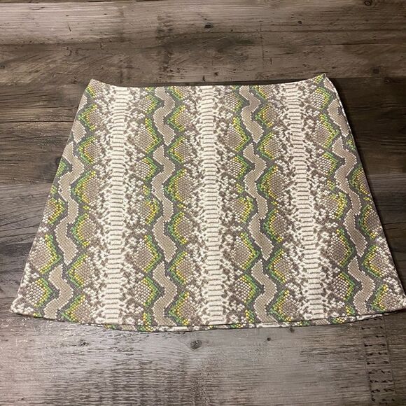 Honey Punch Dresses & Skirts - Honey Punch Snakeskin Print Mini Skirt Size Medium NWOT Green/Yellow/Gray/Cream